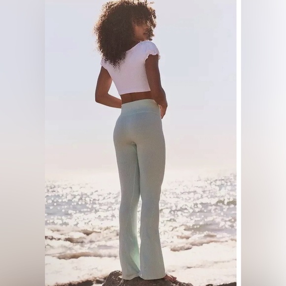 FREE PEOPLE Movement Rich Soul Flared Leg Pant legging Jade Ice M/L NWT $90 - Picture 4 of 9